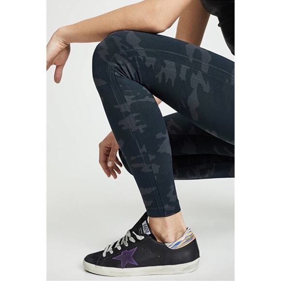 Spanx Seamless Black Grey Camo High Rise Leggings Women’s Size Medium - Picture 3 of 10